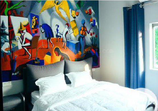 明光对于酒店的墙体彩绘而言更注重哪些方面？